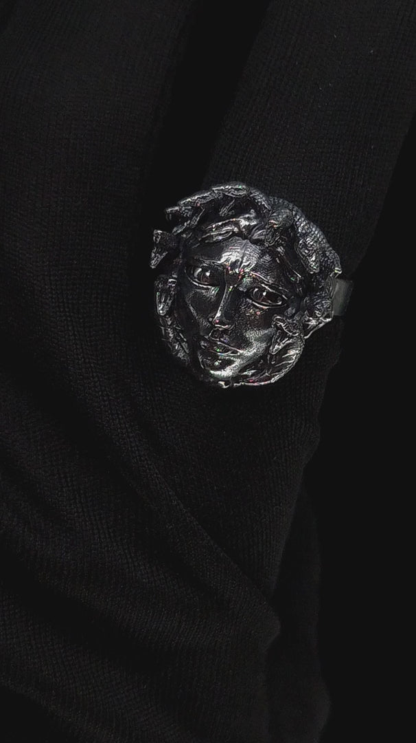 Medusa Full 18k Gold